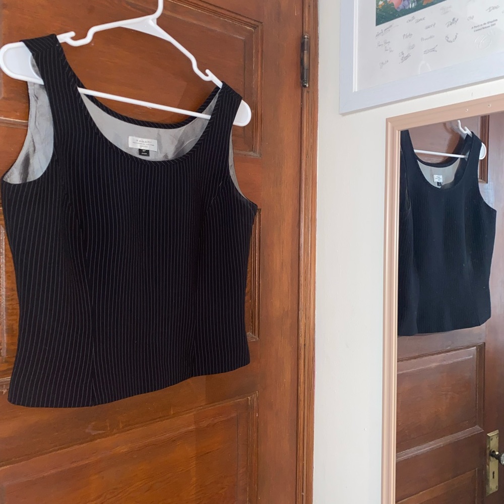Tahari 8 petite top